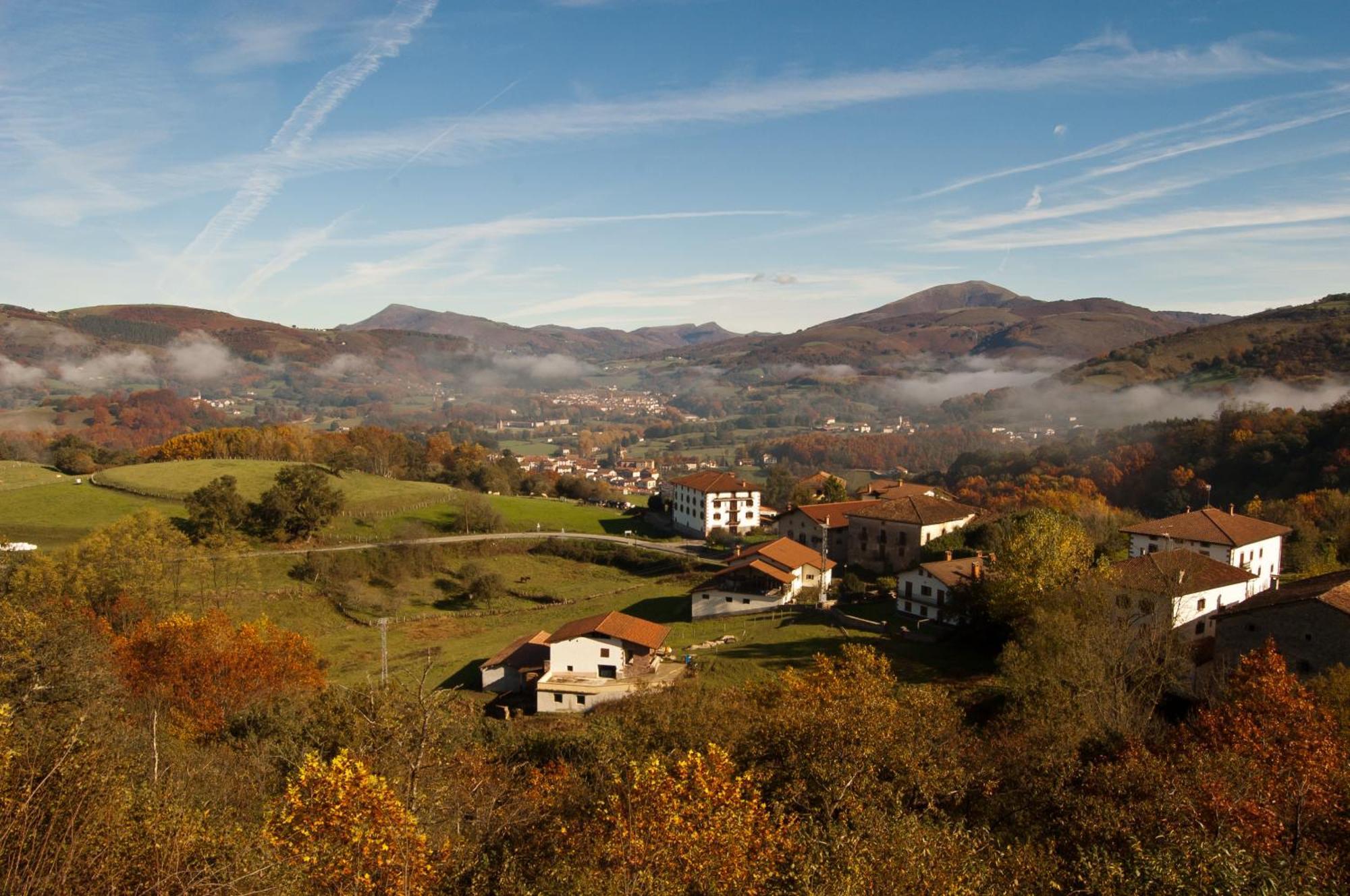 Hotel Urgain Oronoz-Mugaire ภายนอก รูปภาพ