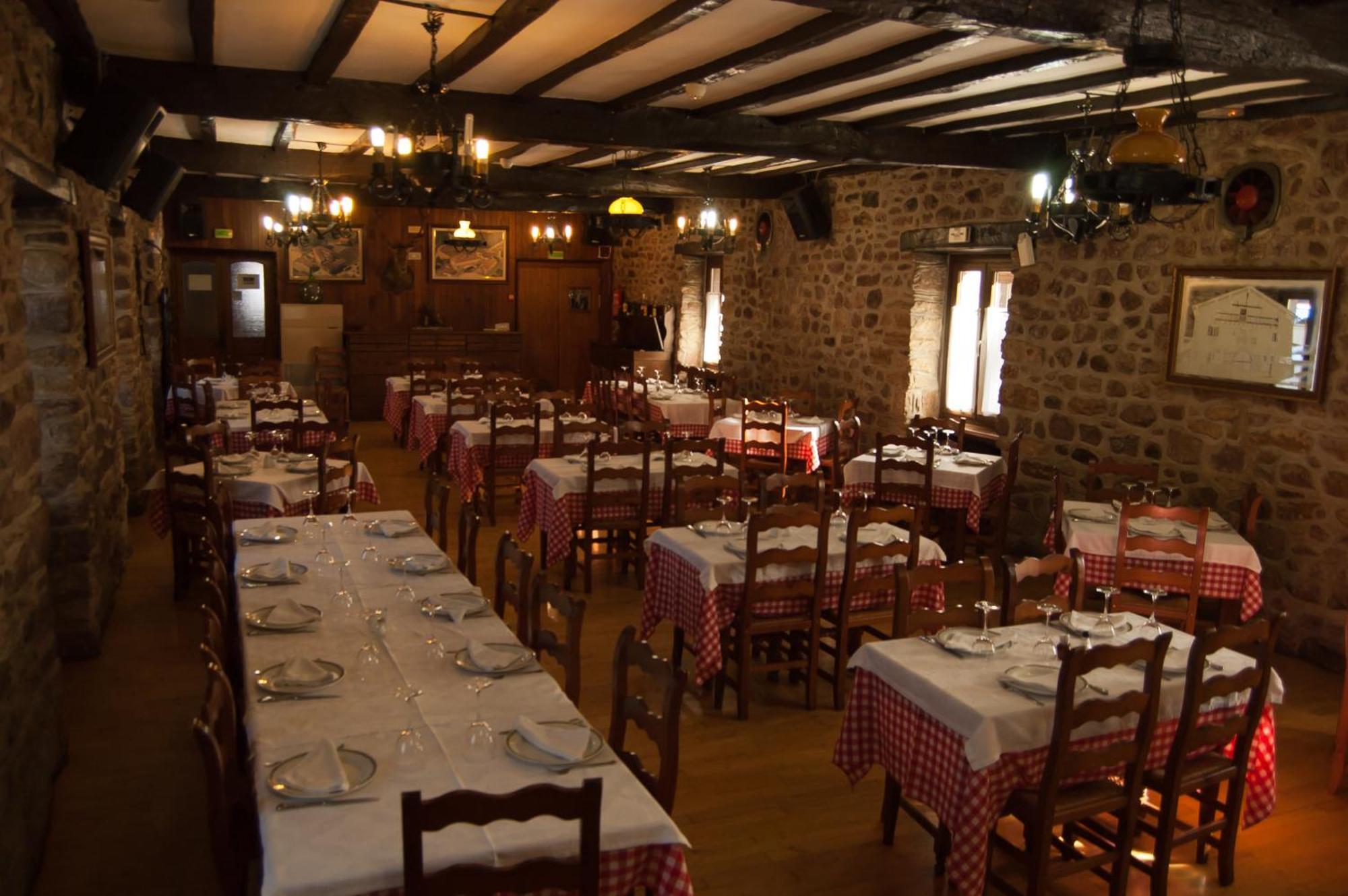 Hotel Urgain Oronoz-Mugaire ภายนอก รูปภาพ