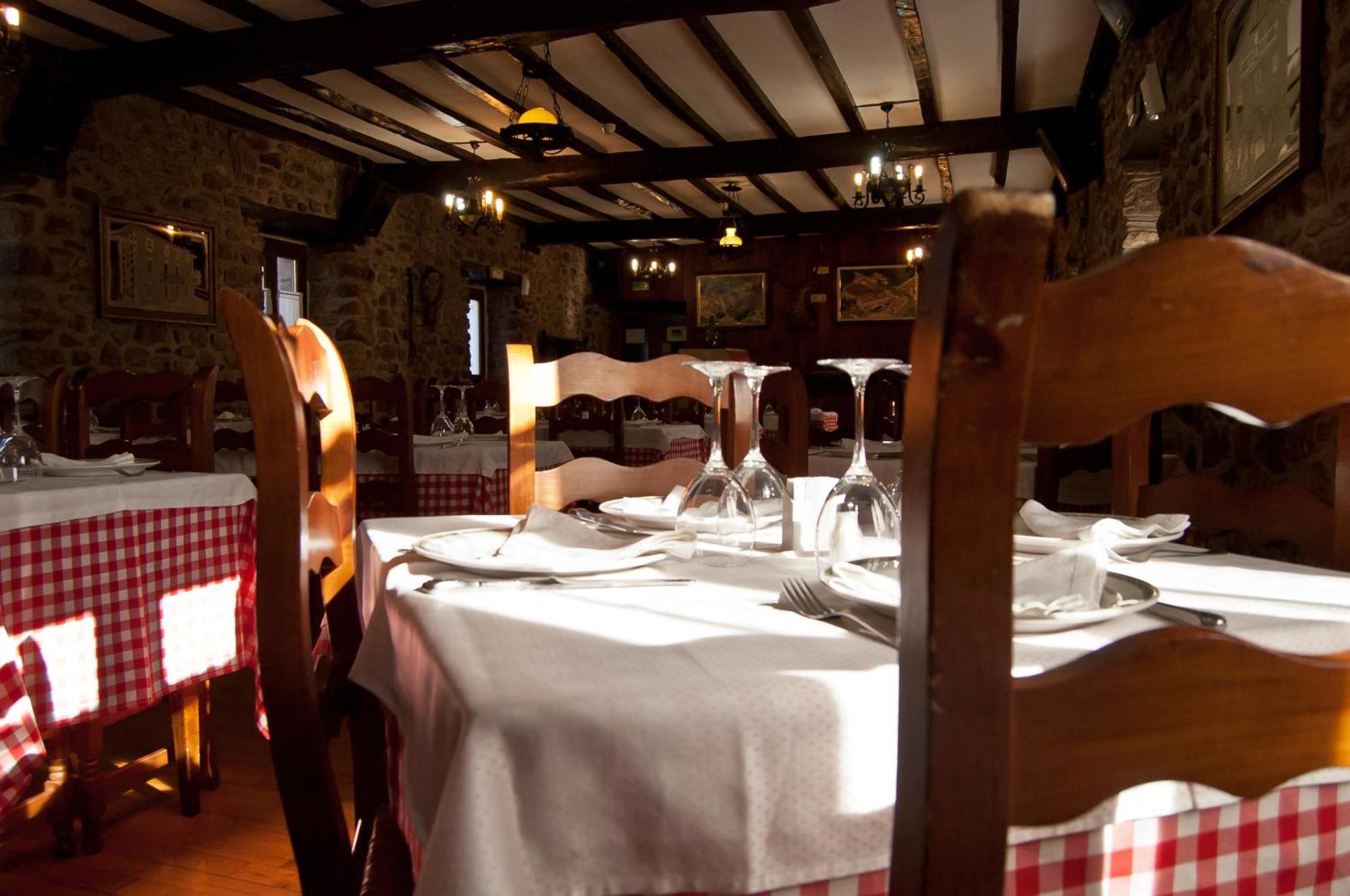 Hotel Urgain Oronoz-Mugaire ภายนอก รูปภาพ