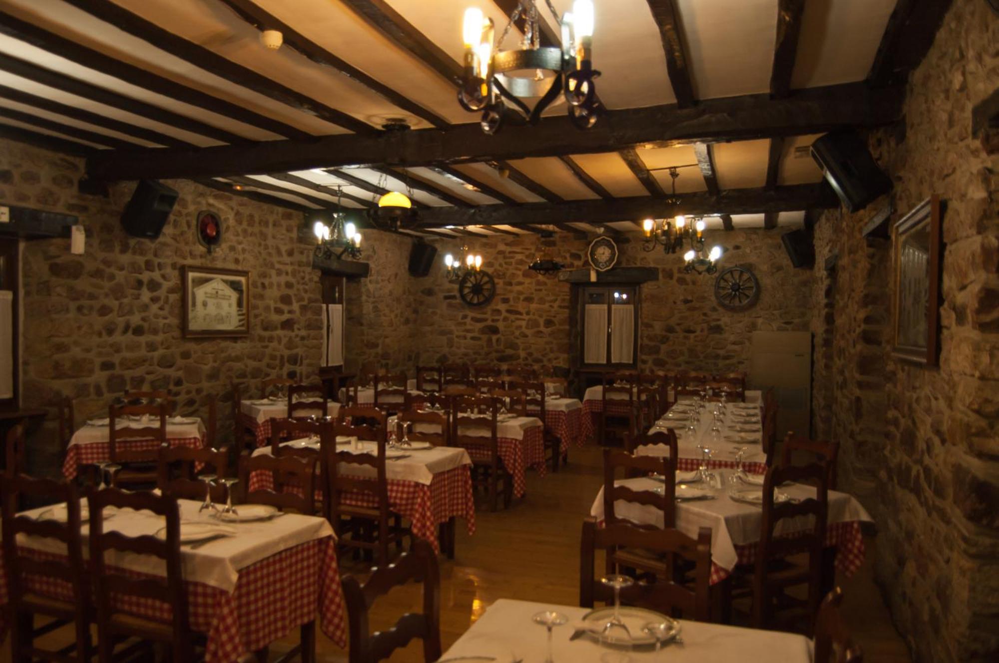 Hotel Urgain Oronoz-Mugaire ภายนอก รูปภาพ