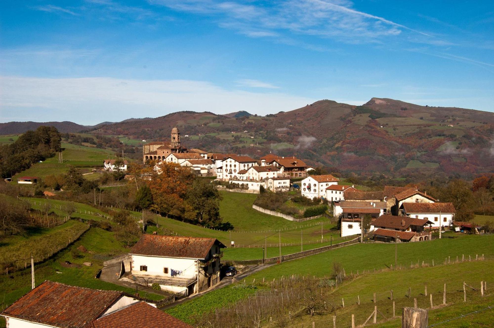 Hotel Urgain Oronoz-Mugaire ภายนอก รูปภาพ